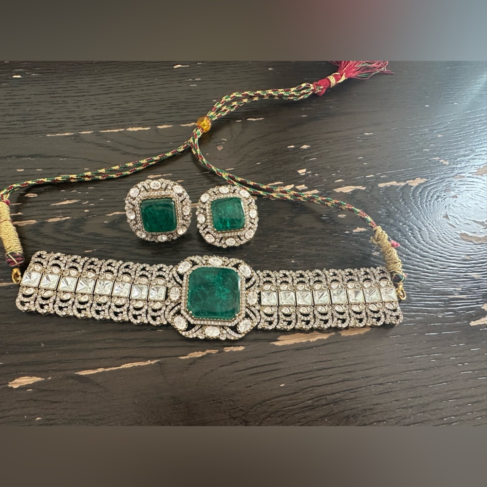 Elegant Green and Silver Choker Necklace - Picture 6 of 6
